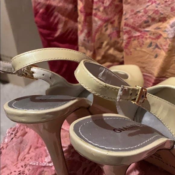 🦋5 for $15 item!Opalescent Gianni Bini heels - Picture 6 of 9